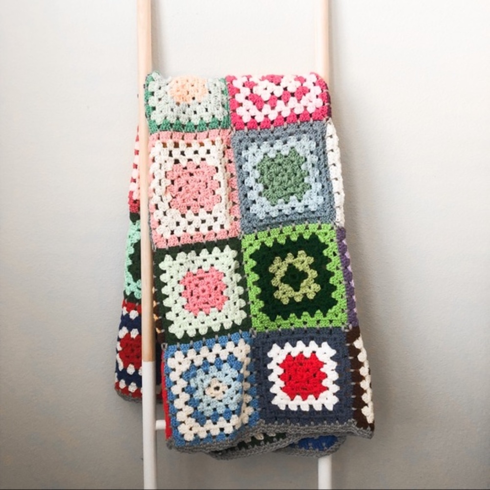 VINTAGE GRANNY SQUARE KNIT AFGHAN THROW BLANKET - Picture 8 of 10